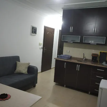 Elsira Apartament Side